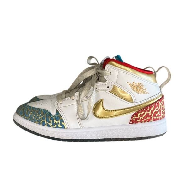 Air Jordan 1 Mid Sneaker School NC to Chicago (GS) Sneakers 1.5Y - Picture 1 of 6